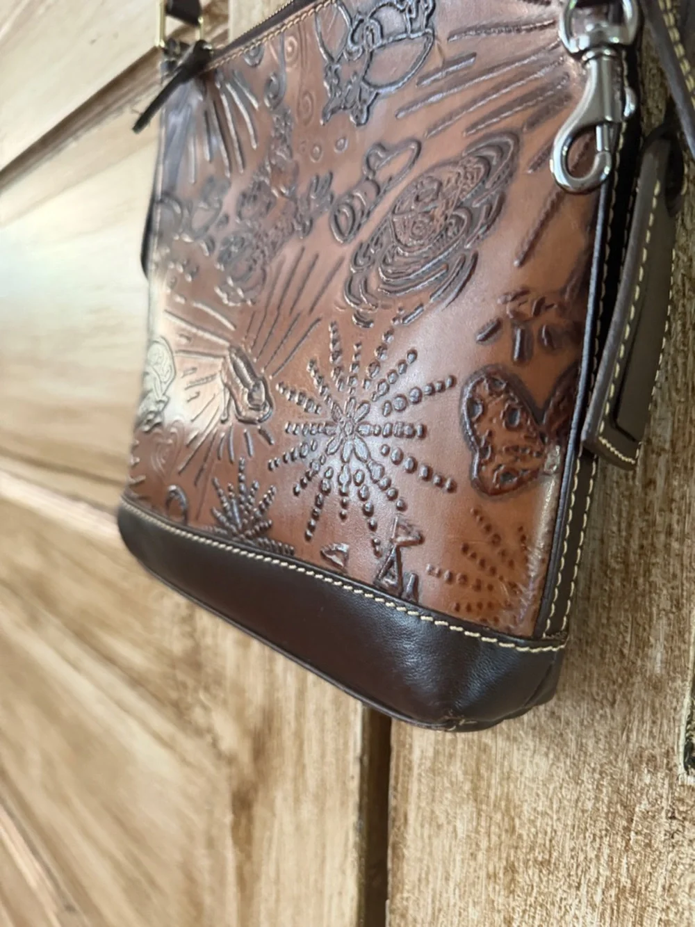 Dooney & Bourke Disney world parks Brown Embossed Leather Crossbody/Dark Trim - Picture 5 of 16